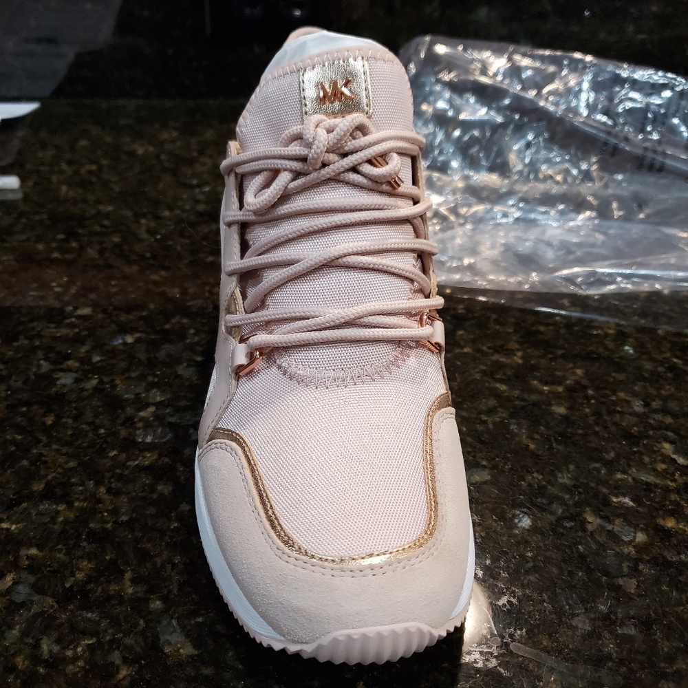 BRAND NEW Michael Kors Liv Trainer
